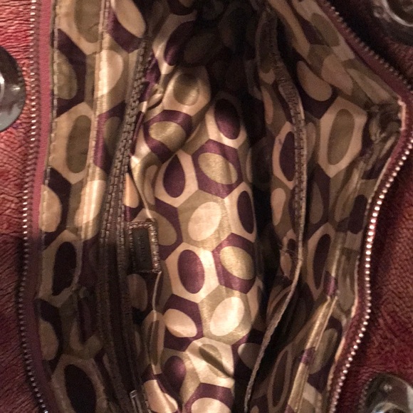 Guess bag 15”l 8.5”h 4”width - Picture 5 of 5